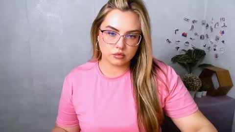 Snapshot of diamantkriss_ chatting on May 2026 10:23:02 AM Kriss online show from May 2026 10:23:02 AM