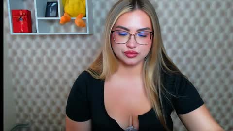 Snapshot of diamantkriss_ chatting on June 2026 08:49:02 AM Kriss online show from June 2026 08:49:02 AM