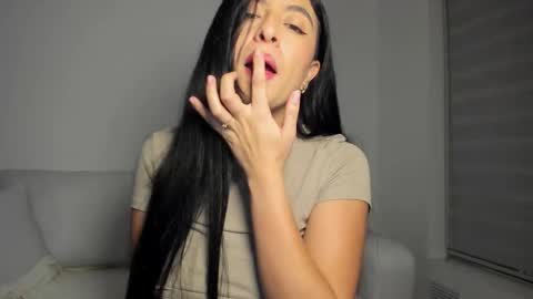 Snapshot of diana_jones_ chatting on December 2025 01:22:02 AM POCA online show from December 2025 01:22:02 AM