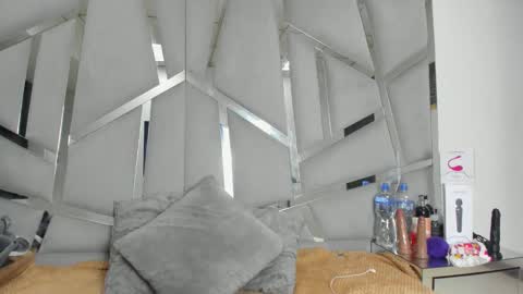 dianarous online show from November 2025 04:16:01 AM