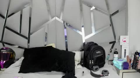 dianarous online show from March 2026 03:47:01 AM