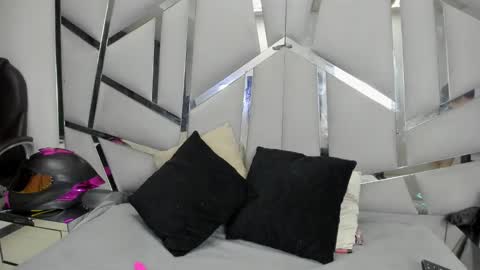 dianarous online show from March 2026 03:34:02 AM