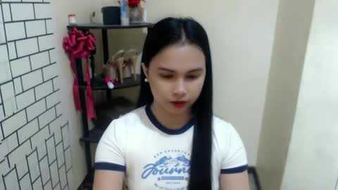 Snapshot of diane_intownx chatting on February 2025 11:34:01 PM Diane online show from February 2025 11:34:01 PM