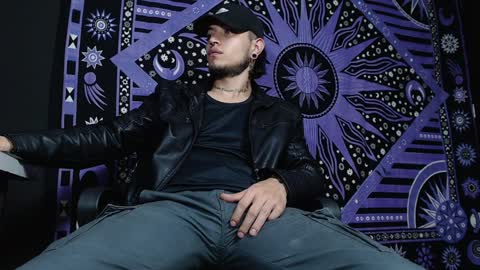 DICAPRIO online show from January 2025 07:00:02 PM