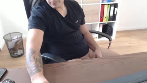 dickeeier96 online show from October 2025 12:51:01 PM