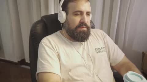 Snapshot of dicristalino chatting on May 2026 01:05:02 PM Cristian Dipolino online show from May 2026 01:05:02 PM