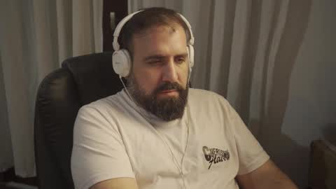 Snapshot of dicristalino chatting on May 2026 12:05:01 AM Cristian Dipolino online show from May 2026 12:05:01 AM
