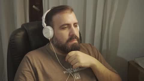 Snapshot of dicristalino chatting on May 2026 10:17:01 PM Cristian Dipolino online show from May 2026 10:17:01 PM