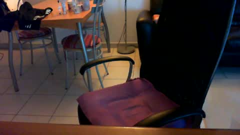 didonc from france..... online show from June 2026 05:07:01 PM