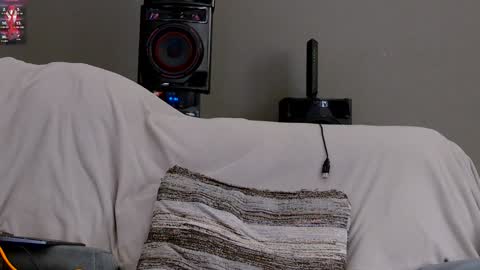 Snapshot of dilldough405 chatting on December 2024 11:31:02 PM Dilldough405 online show from December 2024 11:31:02 PM