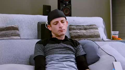 Snapshot of dilldough405 chatting on February 2025 05:51:01 PM Dilldough405 online show from February 2025 05:51:01 PM