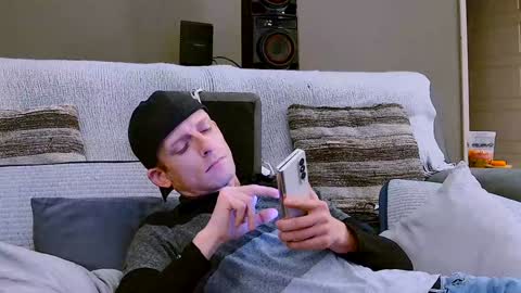 Snapshot of dilldough405 chatting on February 2025 09:28:01 PM Dilldough405 online show from February 2025 09:28:01 PM