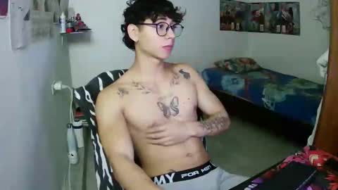Snapshot of dillom420 chatting on December 2025 05:49:01 AM dillom420 online show from December 2025 05:49:01 AM