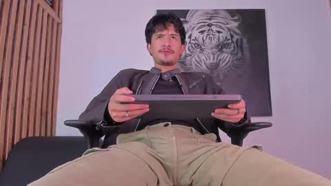 Dimitri online show from October 2025 07:45:01 PM