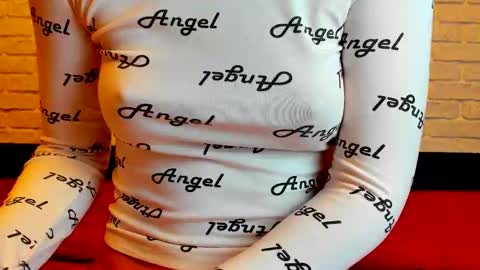 Snapshot of dimond_lo chatting on October 2025 07:18:01 AM DimondLo online show from October 2025 07:18:01 AM