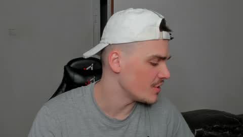 Snapshot of dinabite chatting on April 2026 07:52:02 PM Hot DIN online show from April 2026 07:52:02 PM