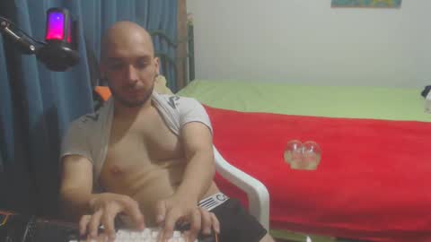 Snapshot of dinchtcams chatting on December 2024 06:47:01 AM Dincht online show from December 2024 06:47:01 AM