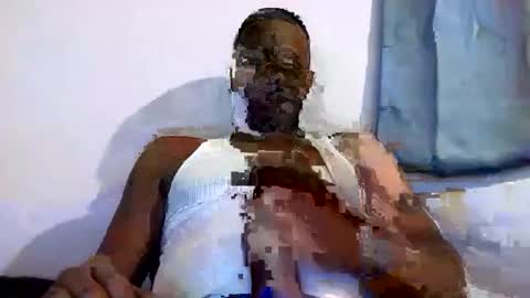Snapshot of dion305 chatting on December 2024 03:18:02 AM dion305 online show from December 2024 03:18:02 AM