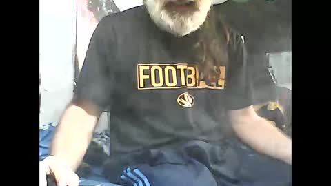 Snapshot of dirtmcgirt82 chatting on January 2025 04:04:01 AM dirtmcgirt82 online show from January 2025 04:04:01 AM