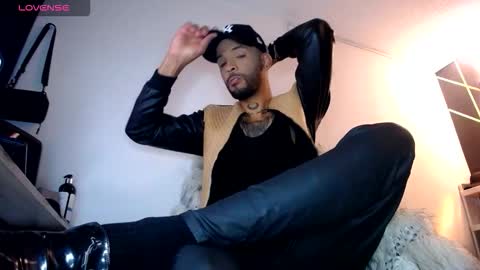 Snapshot of dirtybhot chatting on January 2026 09:25:01 AM I just want to be happy online show from January 2026 09:25:01 AM