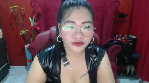 Snapshot of dirtyfungirl chatting on February 2025 11:20:01 AM LatexQueen online show from February 2025 11:20:01 AM