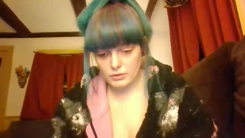 Crystal online show from November 2025 03:17:01 AM