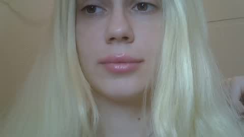 DitaMilton online show from April 2026 07:00:02 PM