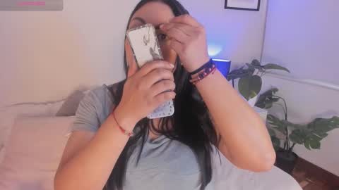 Snapshot of diva_curvi chatting on December 2025 12:32:01 PM Lizz online show from December 2025 12:32:01 PM