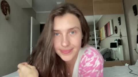 Snapshot of divine_beauty_girl chatting on January 2025 12:56:01 PM Valerie online show from January 2025 12:56:01 PM
