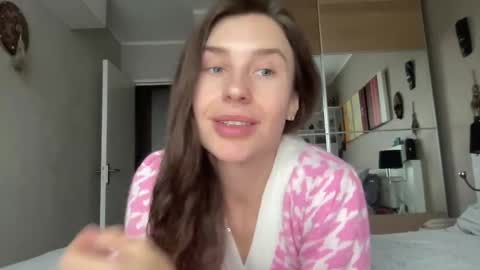 Snapshot of divine_beauty_girl chatting on February 2025 09:32:02 AM Valerie online show from February 2025 09:32:02 AM