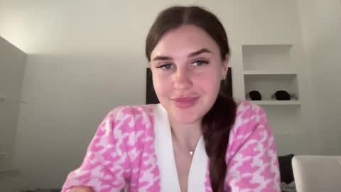 Snapshot of divine_beauty_girl chatting on March 2025 10:09:01 AM Valerie online show from March 2025 10:09:01 AM