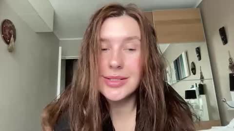 Snapshot of divine_beauty_girl chatting on October 2025 10:27:01 AM Valerie online show from October 2025 10:27:01 AM