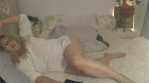 Snapshot of divineblond chatting on February 2026 11:35:01 PM Alexxa online show from February 2026 11:35:01 PM