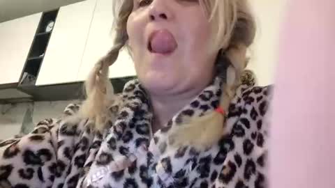 Snapshot of divineblond chatting on March 2026 12:50:01 AM Alexxa online show from March 2026 12:50:01 AM