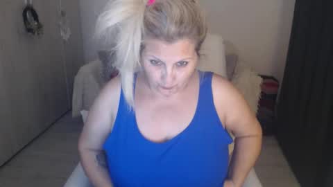 Snapshot of divineblond chatting on April 2026 09:46:01 PM Alexxa online show from April 2026 09:46:01 PM