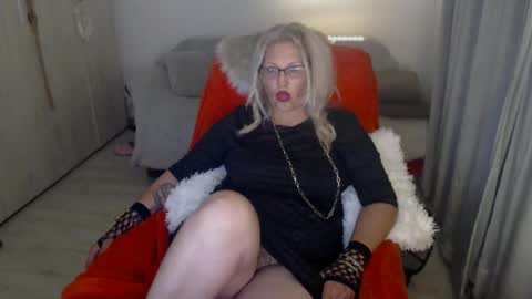 Alexxa online show from May 2026 12:17:01 AM