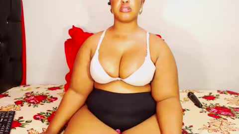 divinebooty93 online show from December 2025 07:15:02 AM