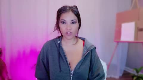 Snapshot of divinelynn chatting on February 2025 05:36:02 PM DivineLynn online show from February 2025 05:36:02 PM