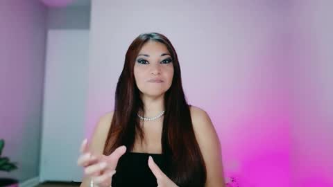 DivineLynn online show from November 2025 03:57:01 PM