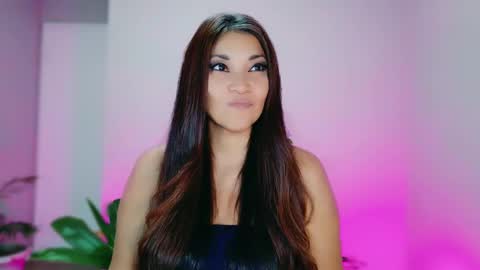 DivineLynn online show from November 2025 07:03:01 PM