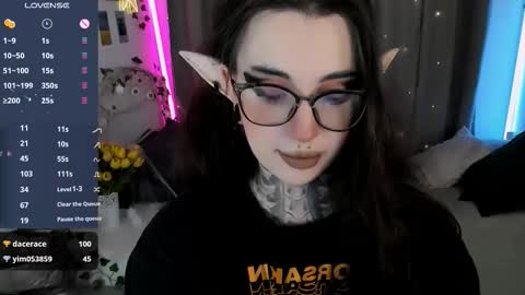 dixipixi_ online show from October 2025 06:10:01 AM