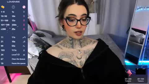 dixipixi_ online show from February 2026 06:07:01 AM