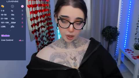 dixipixi_ online show from February 2026 06:19:02 AM