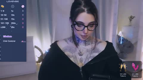 dixipixi_ online show from April 2026 05:51:02 AM