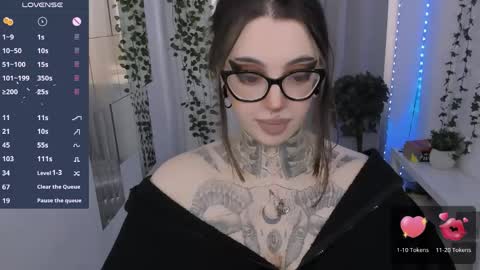 dixipixi_ online show from April 2026 05:47:02 AM