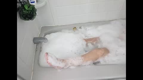 Snapshot of djbooth22 chatting on December 2025 03:46:01 AM DJ Beth online show from December 2025 03:46:01 AM