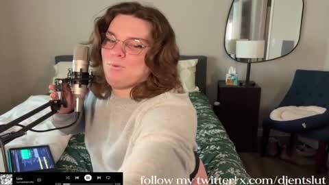 Snapshot of djentslut chatting on December 2024 05:01:01 PM djentslut online show from December 2024 05:01:01 PM