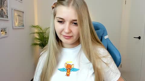 Snapshot of do_u_want_alice chatting on December 2024 02:20:01 AM Alice online show from December 2024 02:20:01 AM