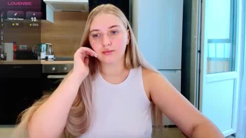 Snapshot of do_u_want_alice chatting on October 2025 06:44:01 AM Alice online show from October 2025 06:44:01 AM