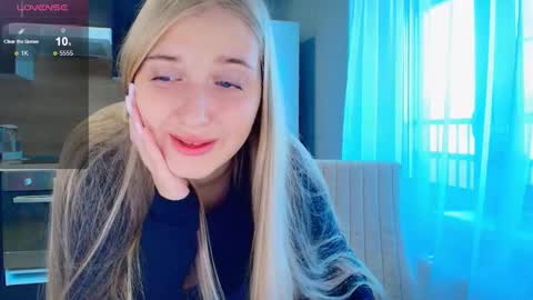 Snapshot of do_u_want_alice chatting on October 2025 07:18:01 AM Alice online show from October 2025 07:18:01 AM